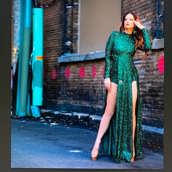 Meet your Posher, Nicole - Picture 1 of 1